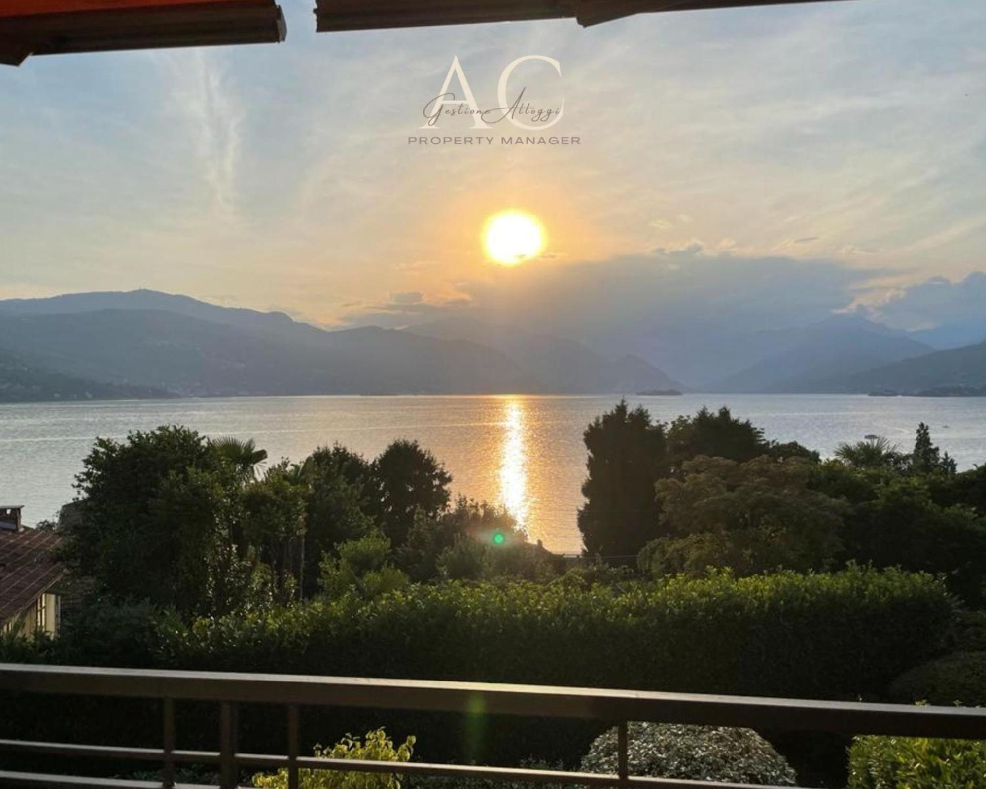 The House On The Lake Reno Di Leggiuno Exterior photo