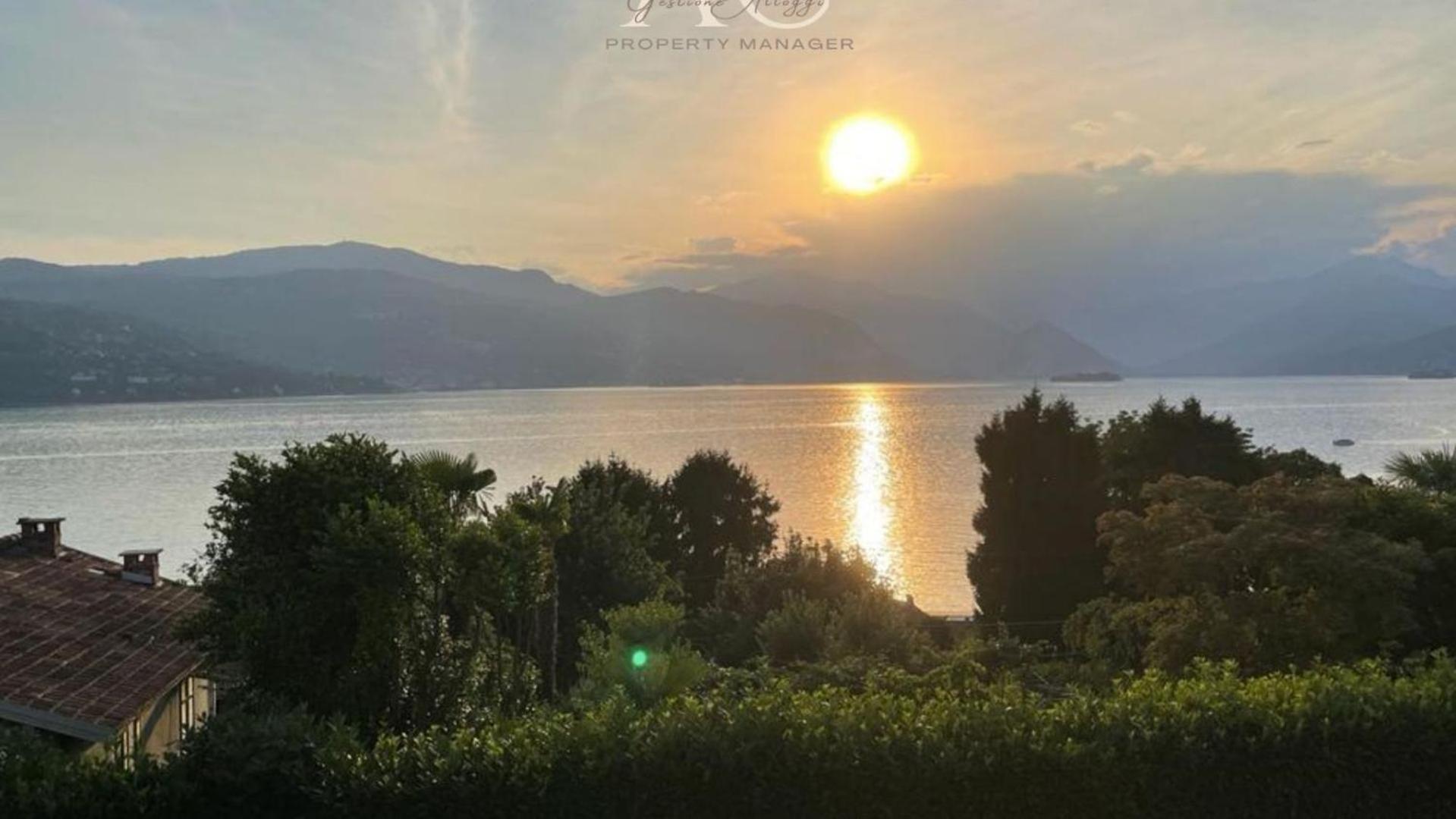 The House On The Lake Reno Di Leggiuno Exterior photo